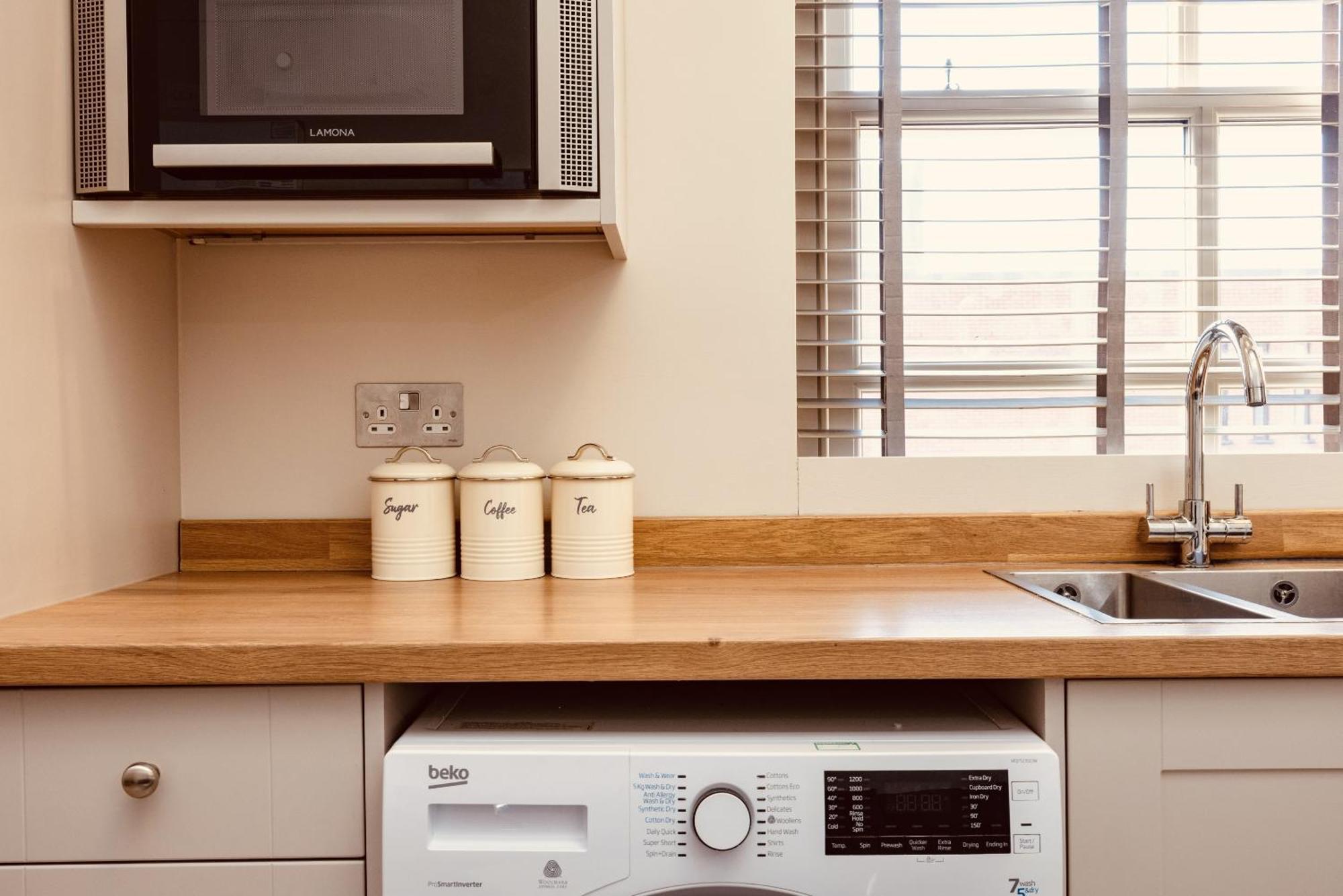 Apartment Luxury Near Lgi Hospital Super King Bed, Free Secure Parking *