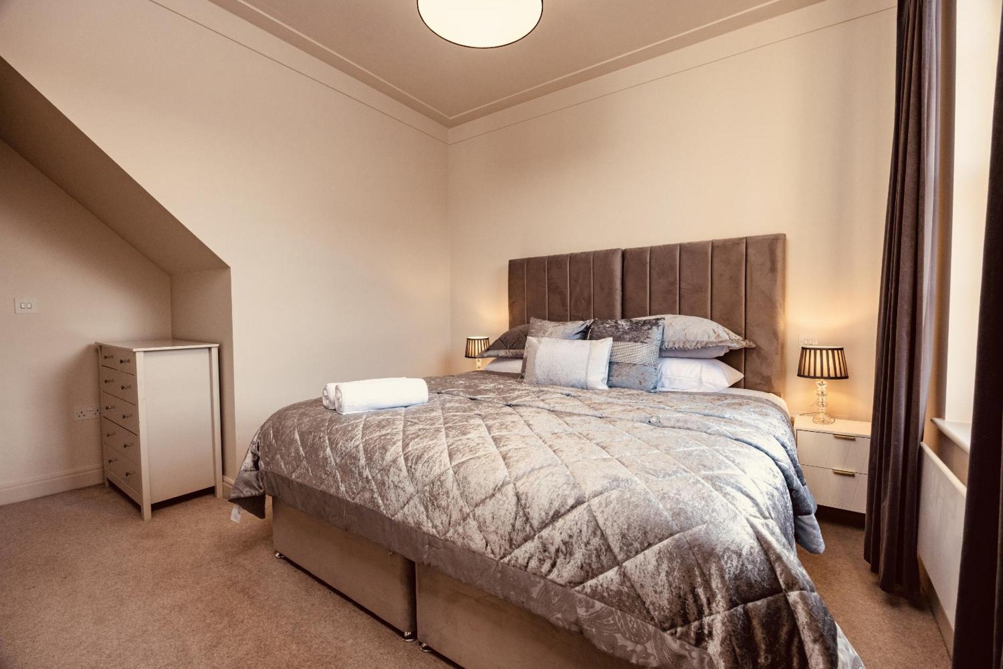 Apartment Luxury Near Lgi Hospital Super King Bed, Free Secure Parking *