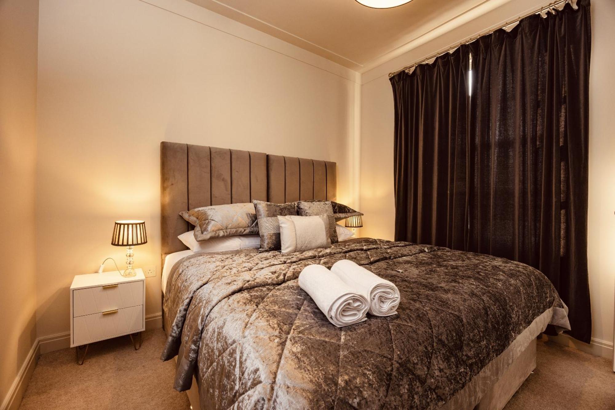Luxury Near Lgi Hospital Super King Bed, Free Secure Parking Apartment