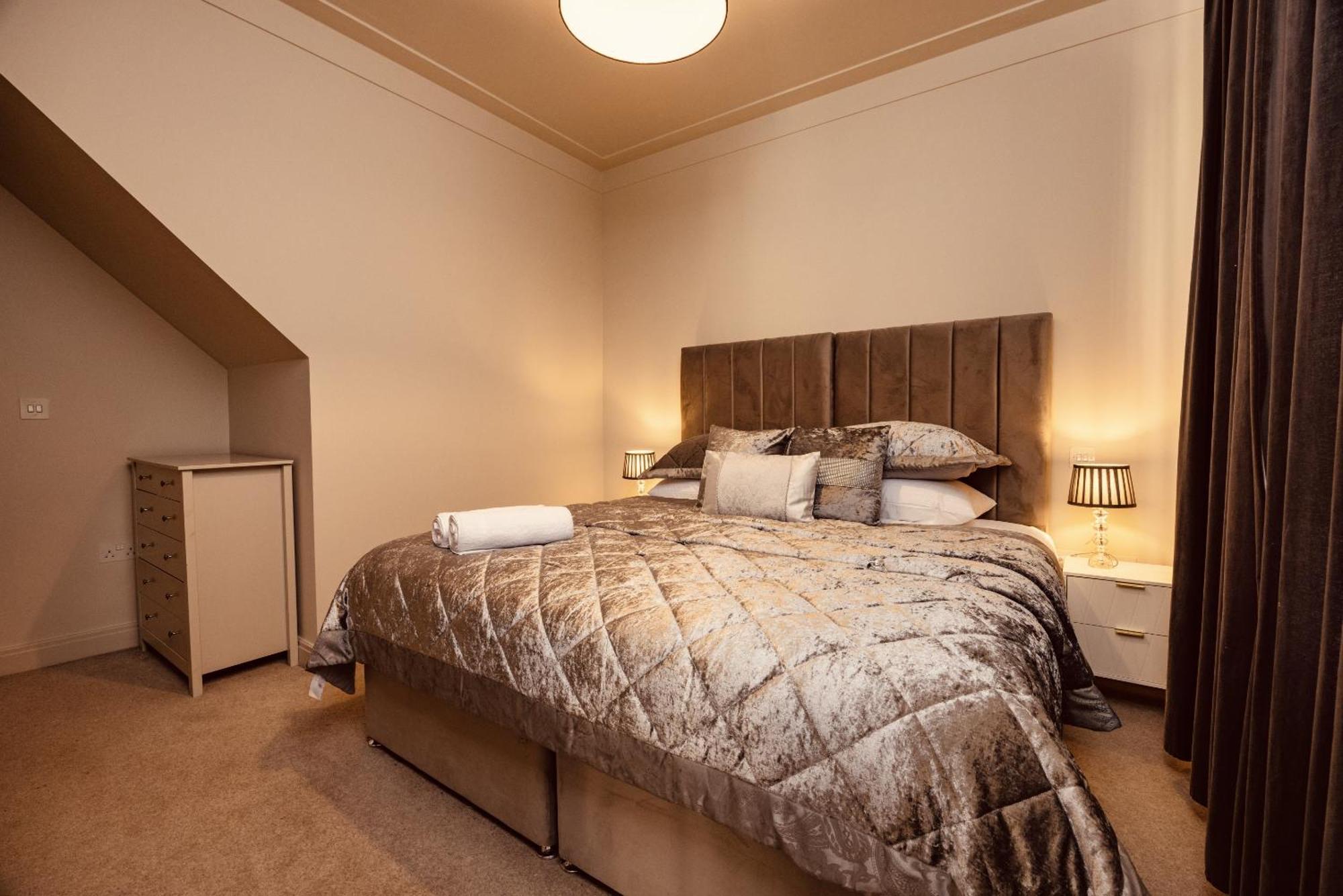 Luxury Near Lgi Hospital Super King Bed, Free Secure Parking Apartment *