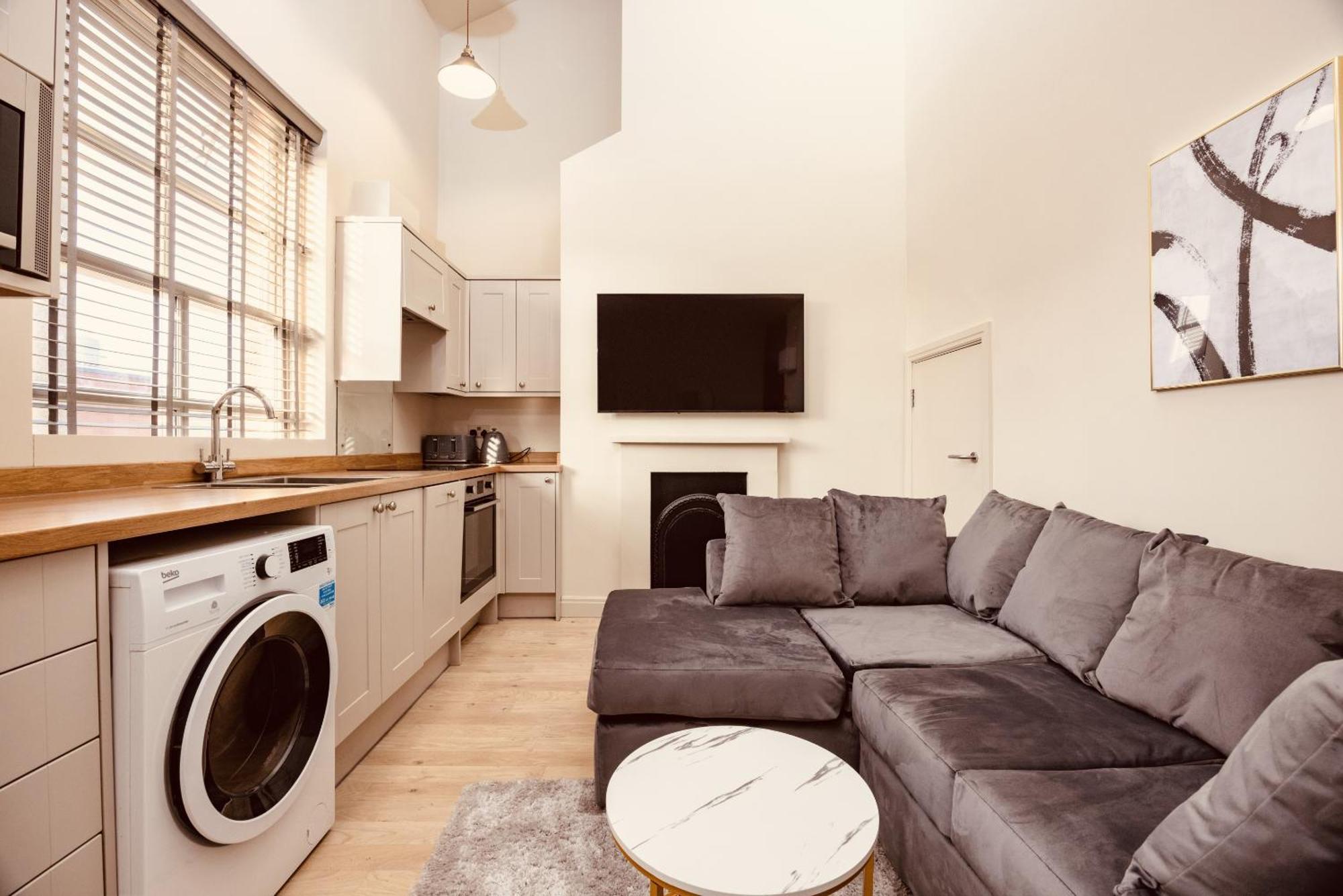 Luxury Near Lgi Hospital Super King Bed, Free Secure Parking * Leeds (West Yorkshire)