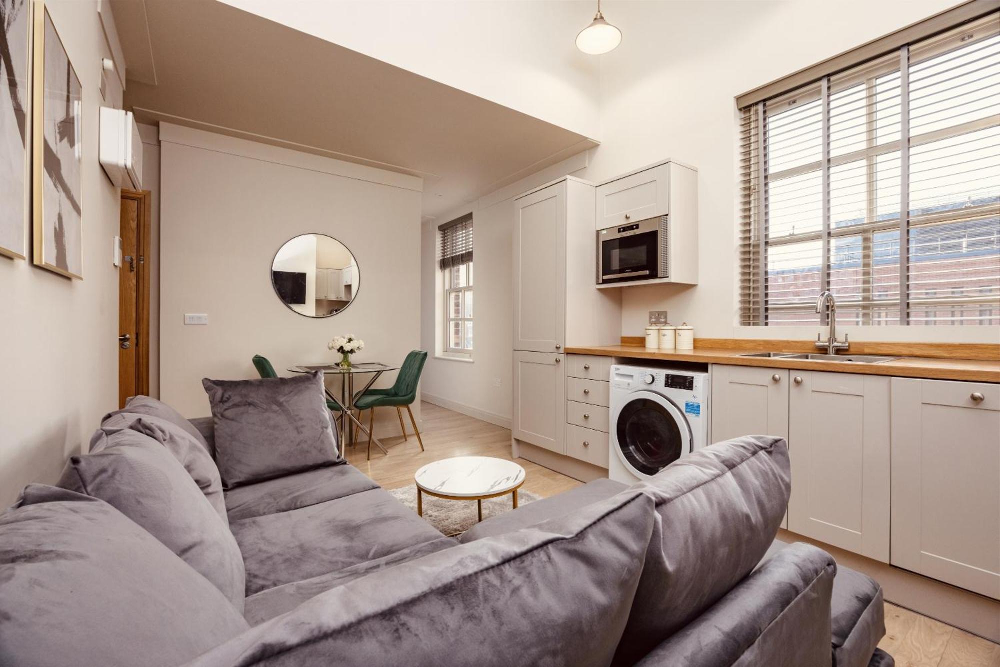 Luxury Near Lgi Hospital Super King Bed, Free Secure Parking Apartment *